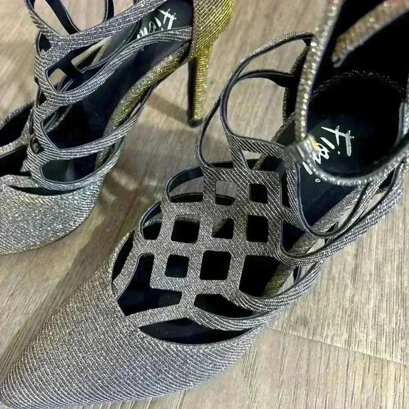 Fioni Closed Pointed Toe Silver Sparkle Heels Size 5 Zipper 3” Heel Buckle Strap - Picture 6 of 8